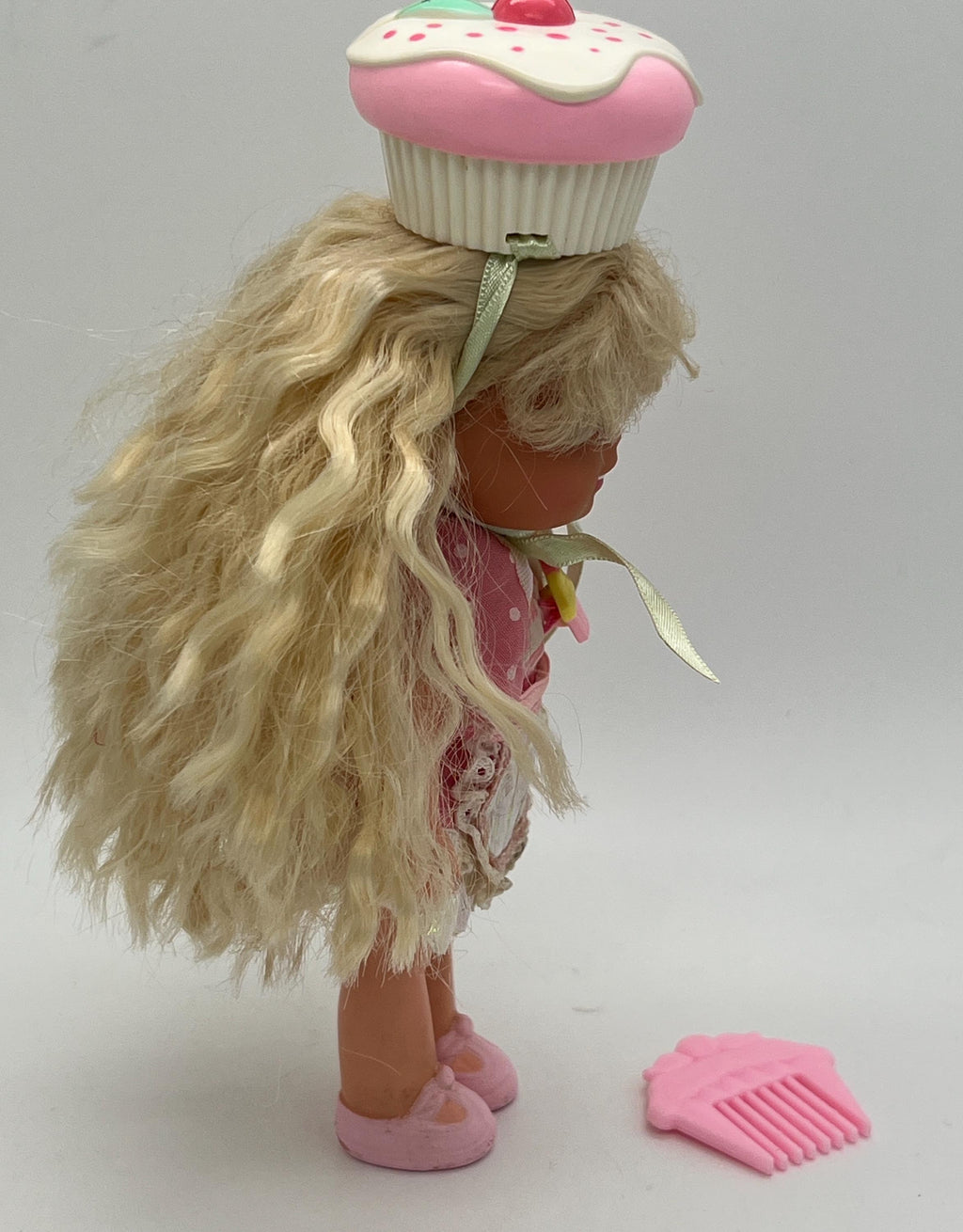 Vintage Mattel  Cherry Merry Muffin doll with comb from series 2