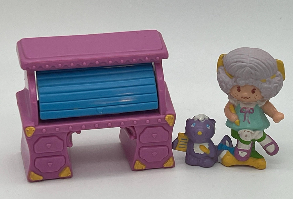 Vintage Kenner Strawberry Shortcake Angel Cake and Souffle Deluxe mini, complete