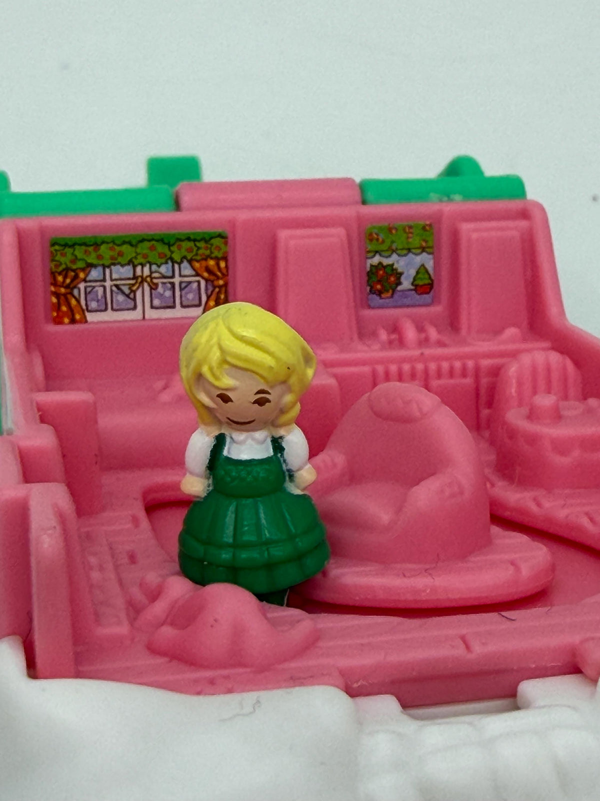 Vintage Polly Pocket holiday chalet McDonalds happy meal toy