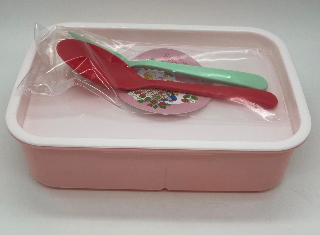 Strawberry Shortcake BPA-free lunch/ bento box with handles