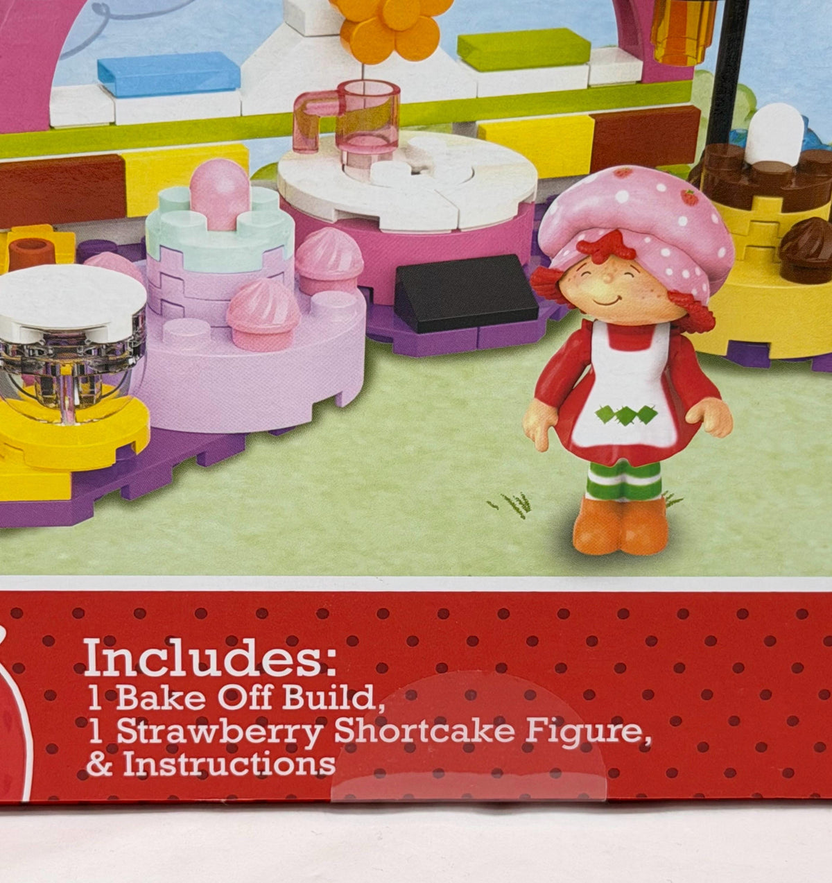 Strawberry Shortcake Berry Bake Off Build brick playset and figure