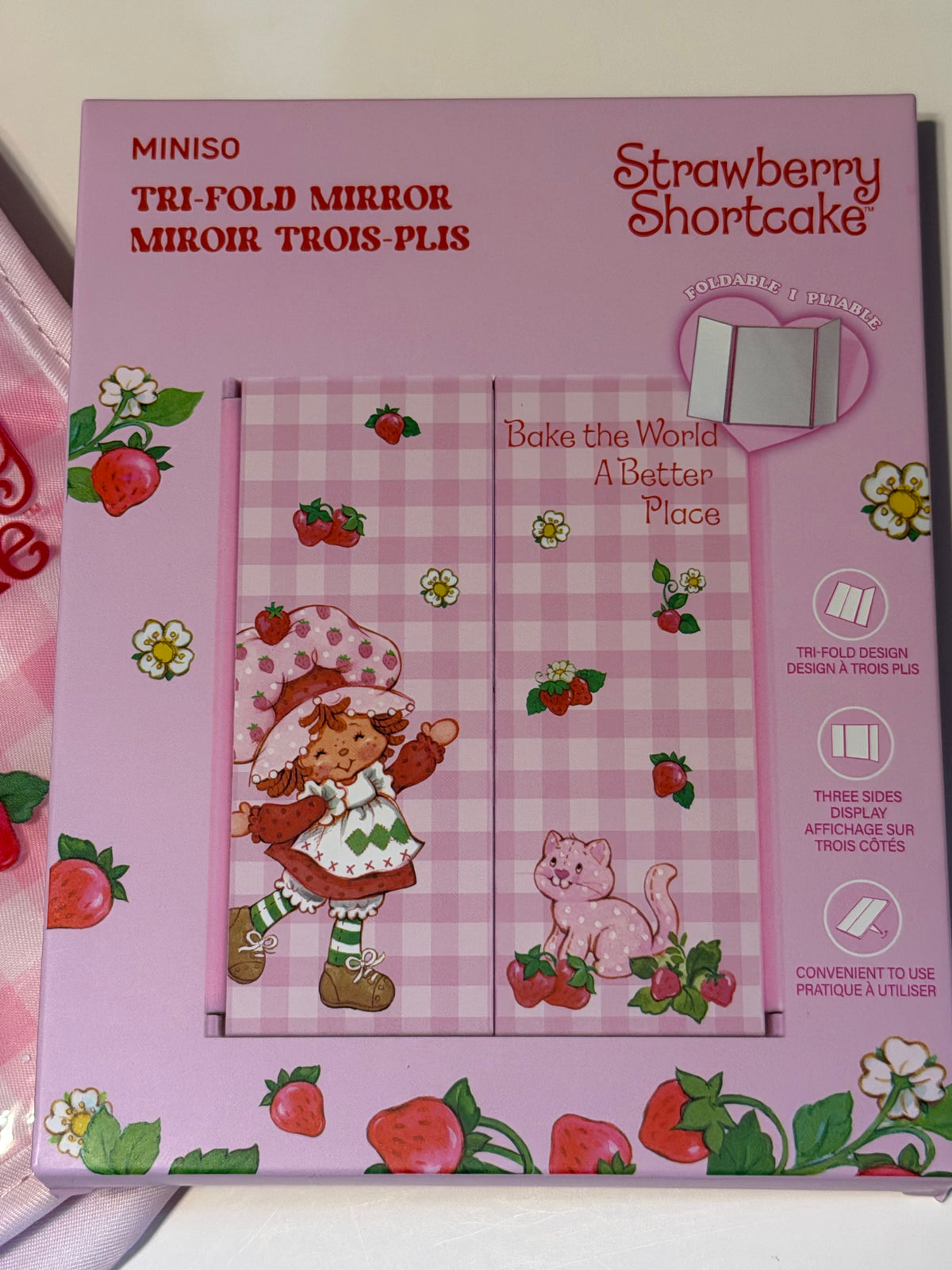 Strawberry Shortcake travel case and trifold mirror