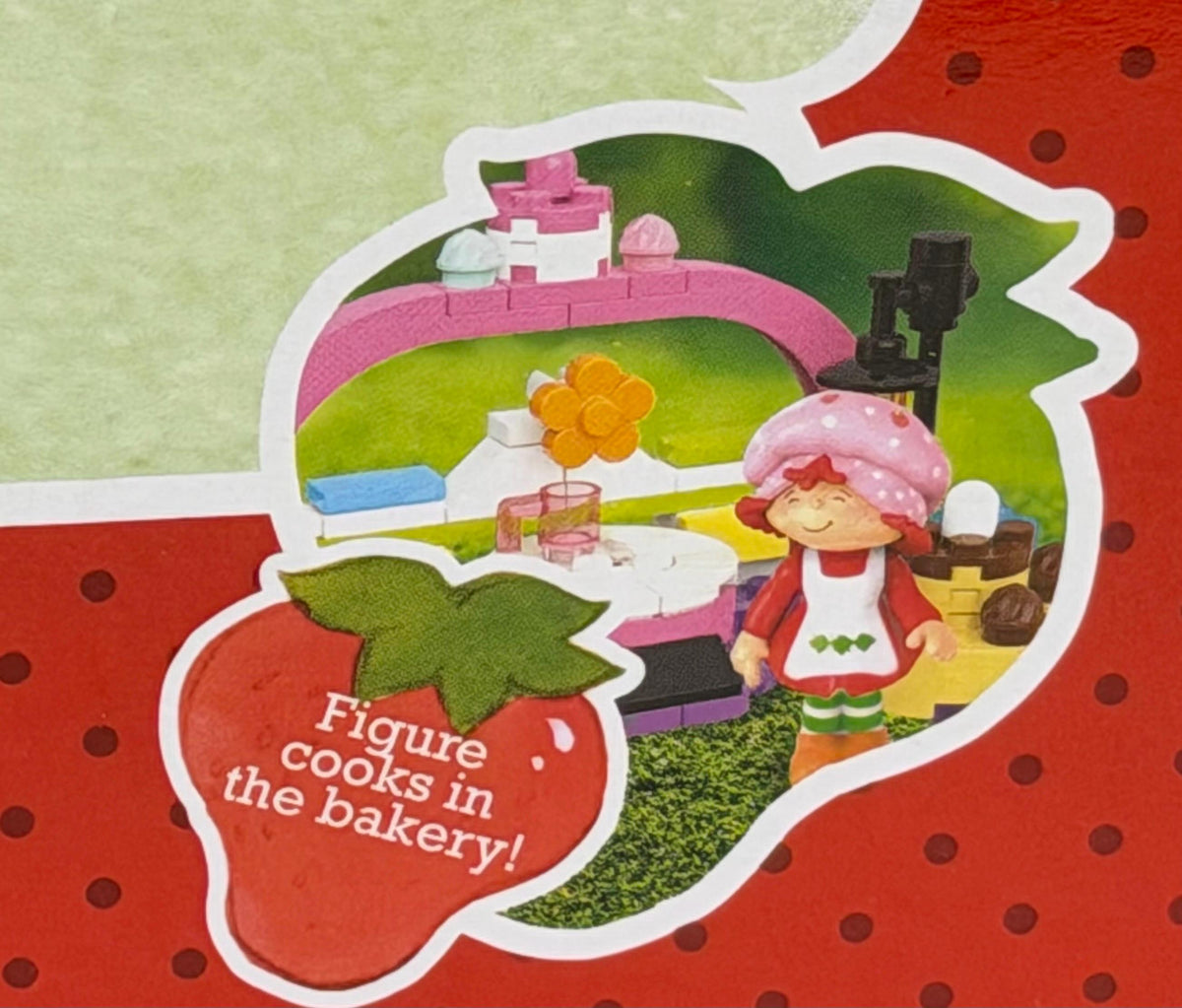 Strawberry Shortcake Berry Bake Off Build brick playset and figure
