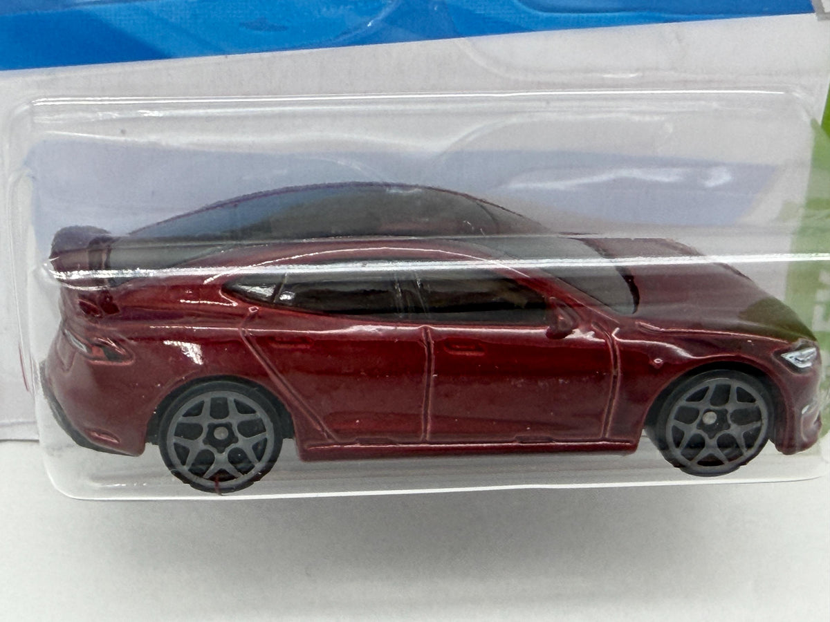 Tesla die cast Model S Plaid car on card