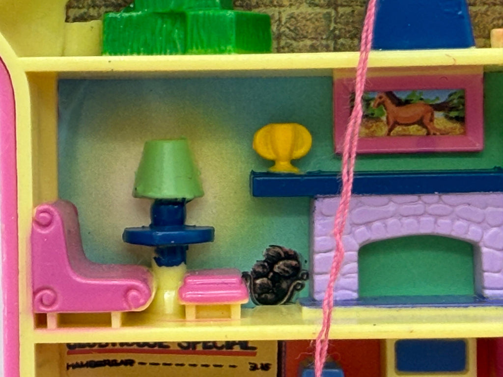1994 Vintage Happy Trails Club Horse stable compact compatible with vintage Polly Pocket