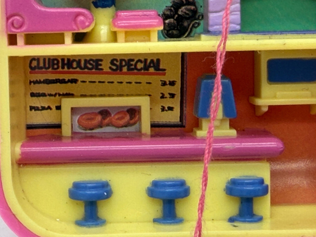 1994 Vintage Happy Trails Club Horse stable compact compatible with vintage Polly Pocket