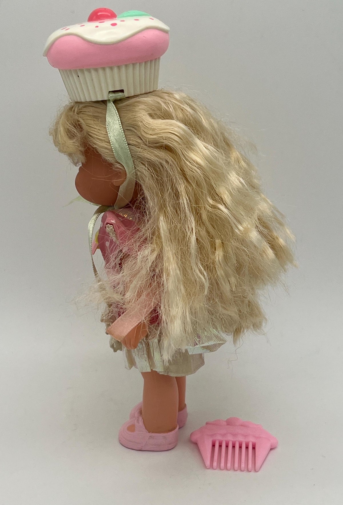 Vintage Mattel  Cherry Merry Muffin doll with comb from series 2