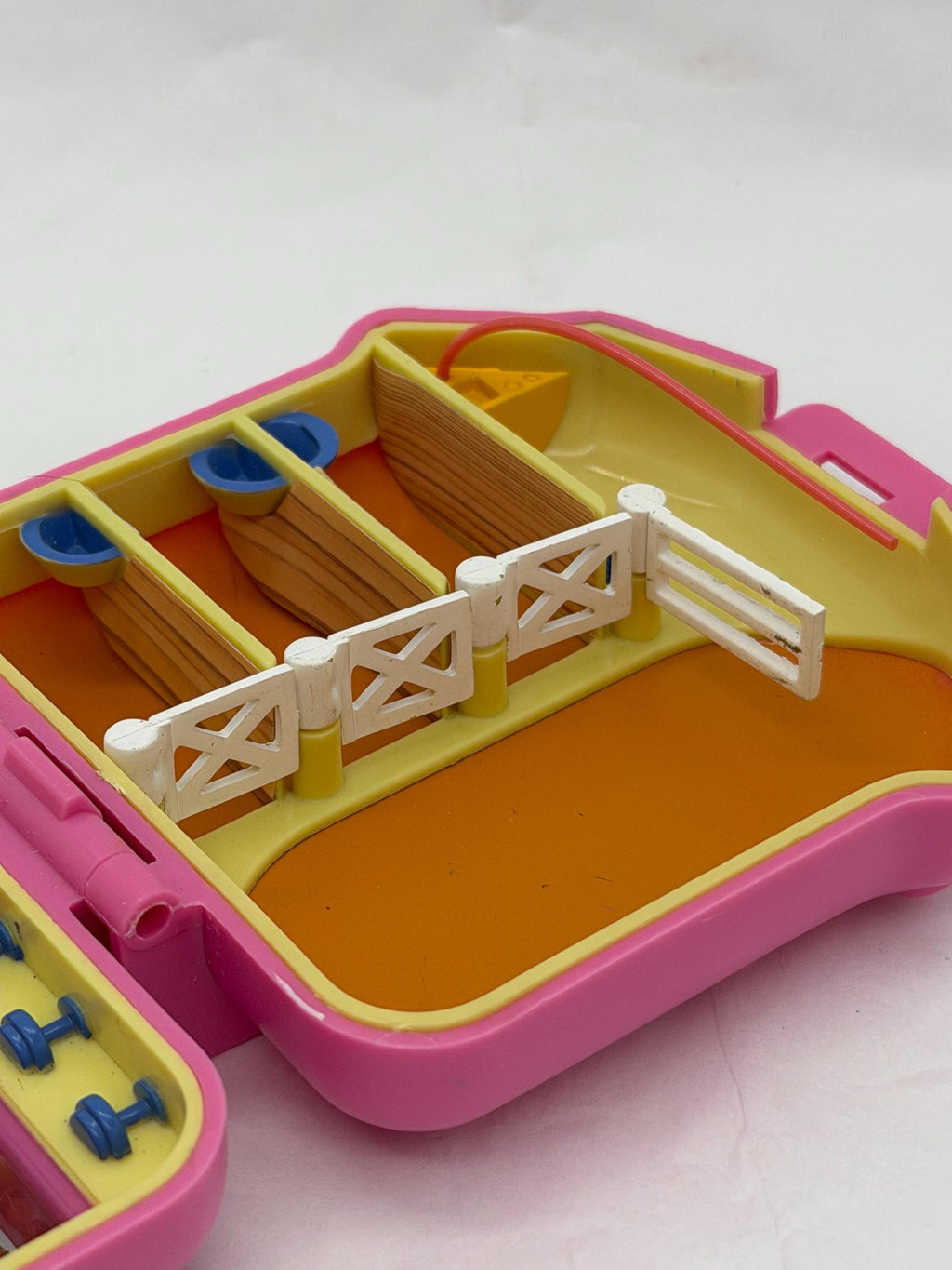 1994 Vintage Happy Trails Club Horse stable compact compatible with vintage Polly Pocket