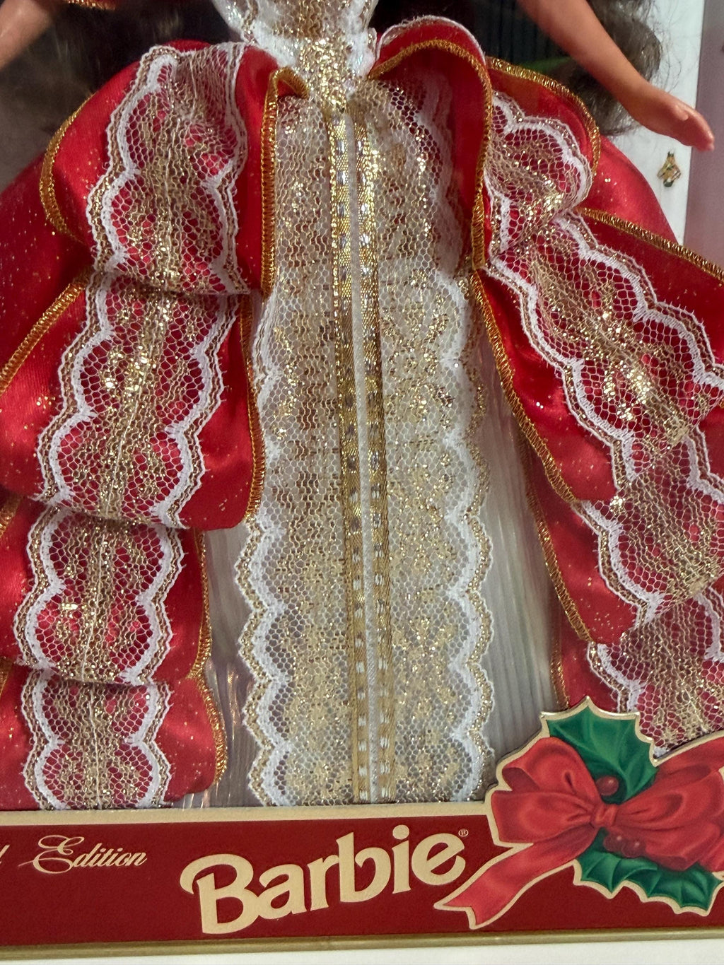Gorgeous vintage  1997 Happy Holidays 10th anniversary Barbie   in box