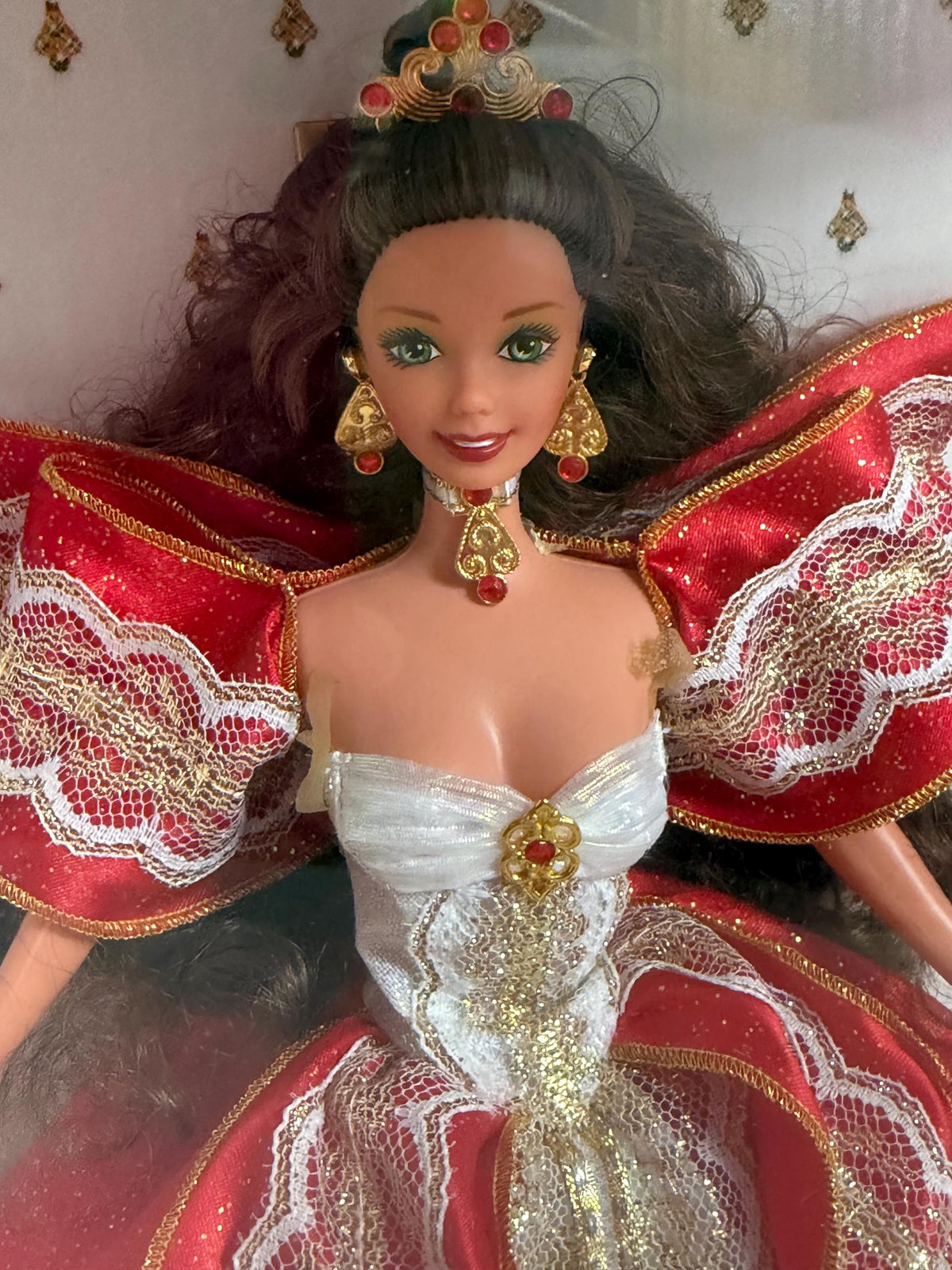 Gorgeous vintage  1997 Happy Holidays 10th anniversary Barbie   in box