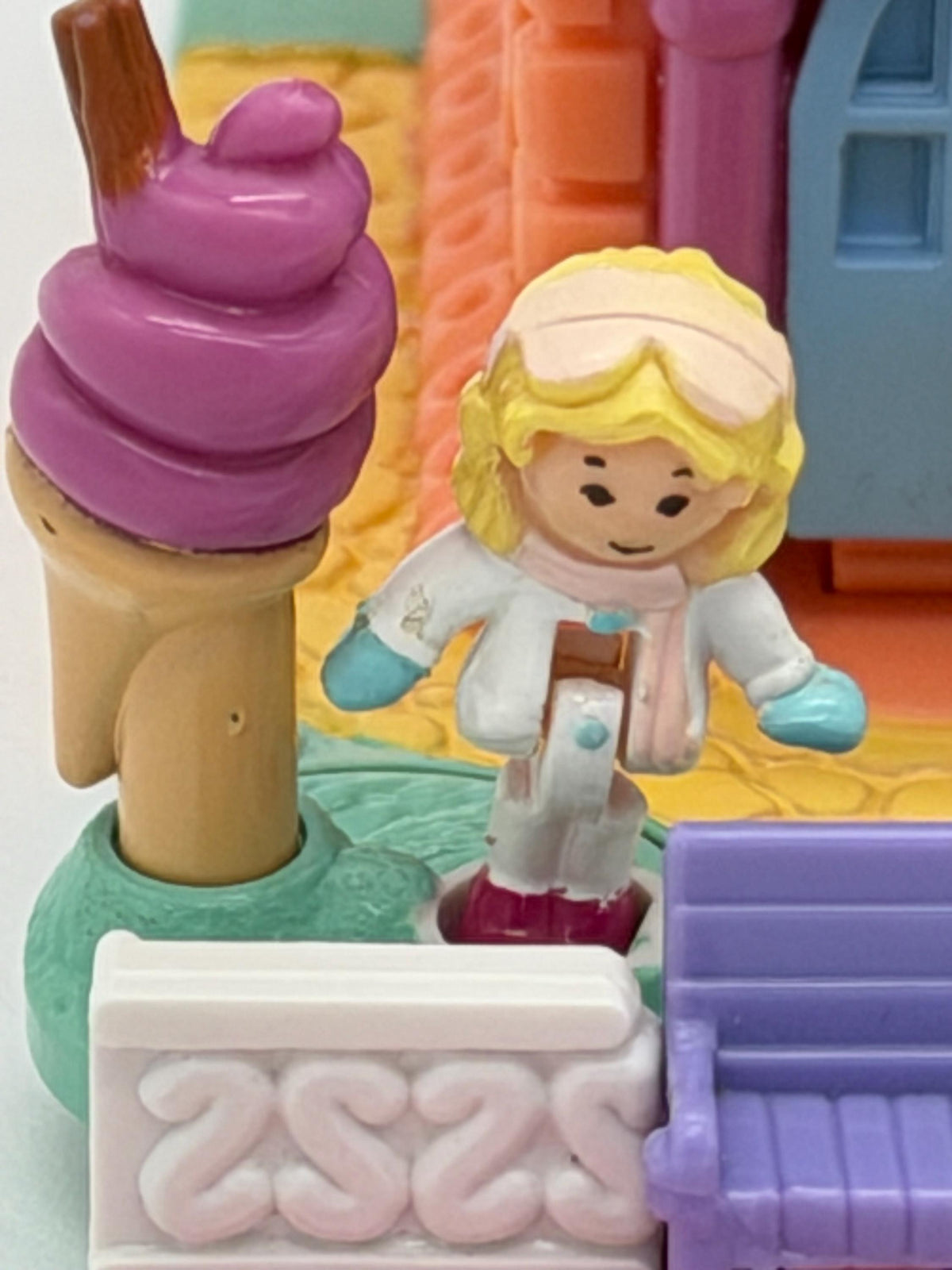 1995 Vintage Polly Pocket Bluebird Toys Ice Cream Parlor  with 1 doll