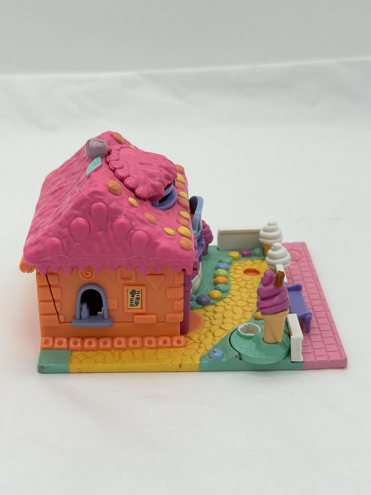 1995 Vintage Polly Pocket Bluebird Toys Ice Cream Parlor  with 1 doll