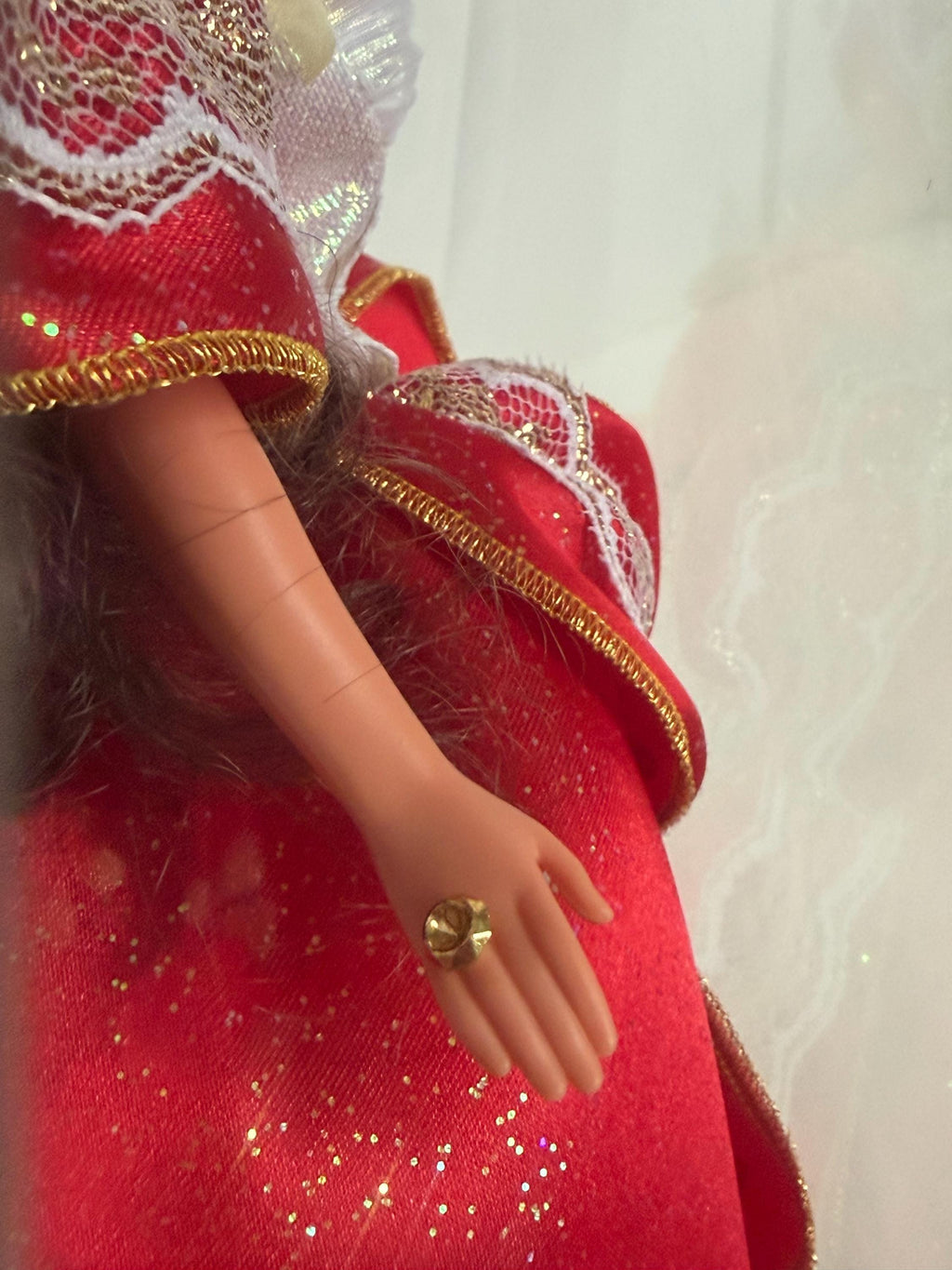 Gorgeous vintage  1997 Happy Holidays 10th anniversary Barbie   in box
