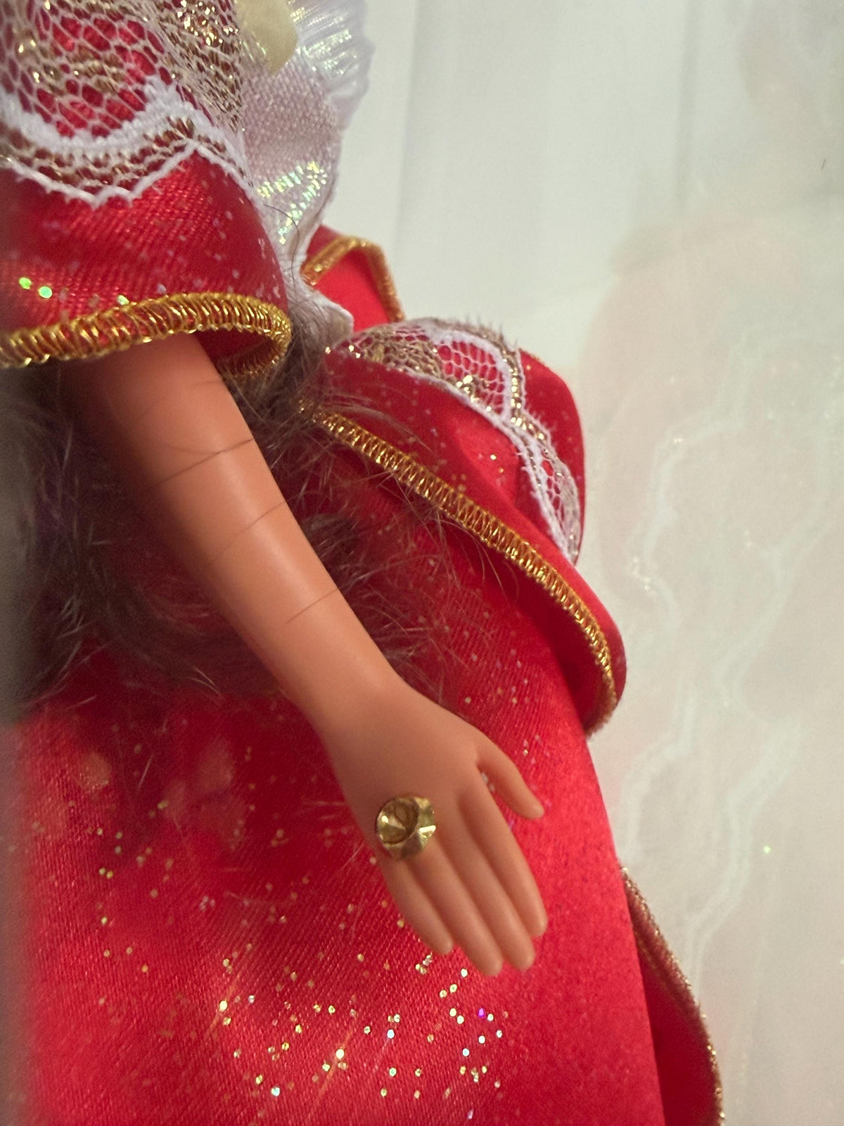 Gorgeous vintage  1997 Happy Holidays 10th anniversary Barbie   in box